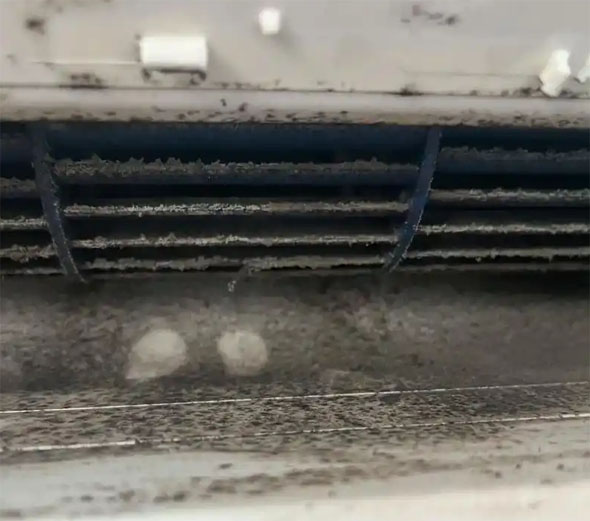 新乐空调吹的风有股烧焦味是怎么回事